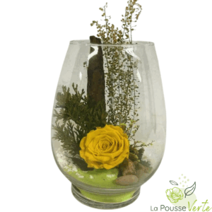 Rose éternelle dans un vase ovale