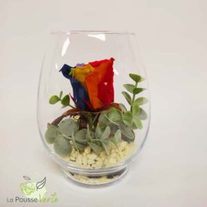 Rose éternelle dans un vase ovale