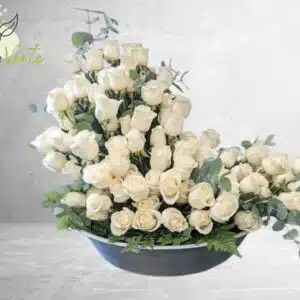 Arrangement de rose blanche